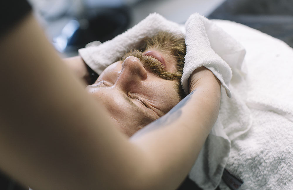 L&rsquo;Art du Rasage : Un Regard Approfondi sur les Techniques de Barbier